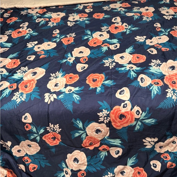 Floral Comforter Set in Navy and pink - Picture 2 of 7